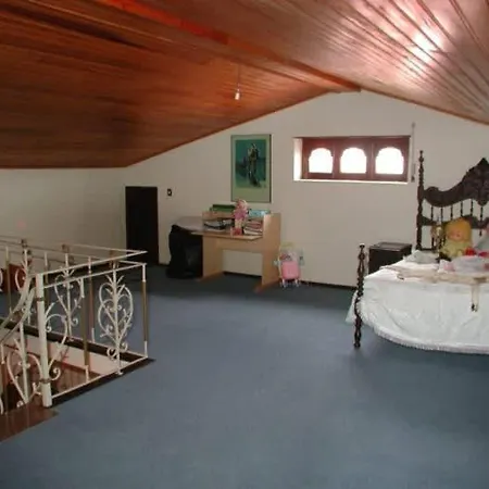 Βίλα Vivenda Arlindo Lourinha (Lisbon)